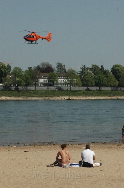 Wasserleiche im Rhein Hoehe Koeln Rodenkirchen P02.jpg